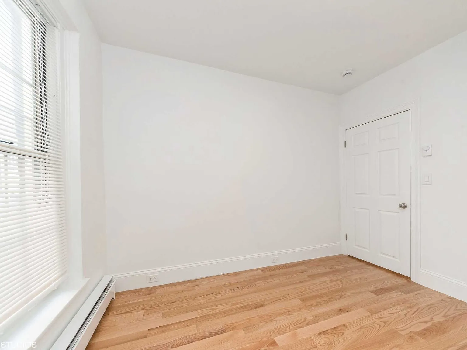 3 bed, $5,200 — Photo 1