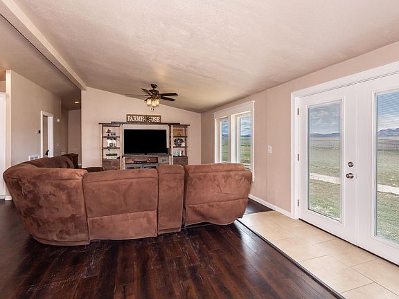 4th image of 2330 W Road 2 S