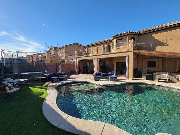 5th image of 639 W Tremolo Ln