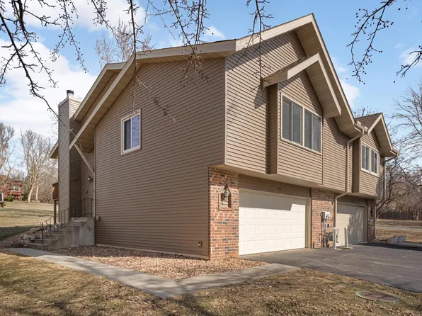 752 Buckingwood Ct, Chanhassen, MN 55317