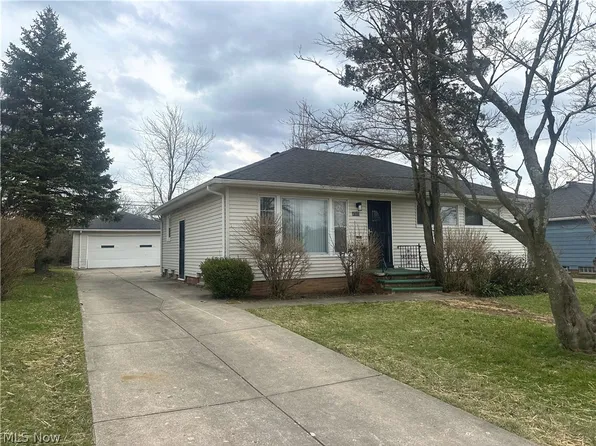 4507 E Frontenac Dr, Warrensville Heights, OH 44128