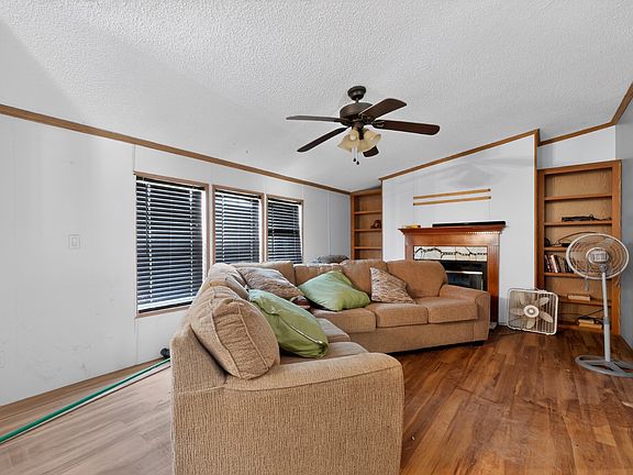 2nd image of 400 6th St