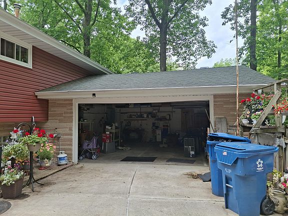 3rd image of 1954 Lawndale Dr