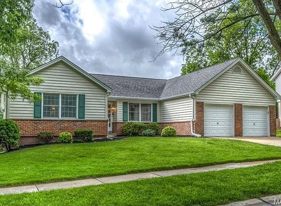 Wonderful neighborhood in the AAA rated Parkway West Schools