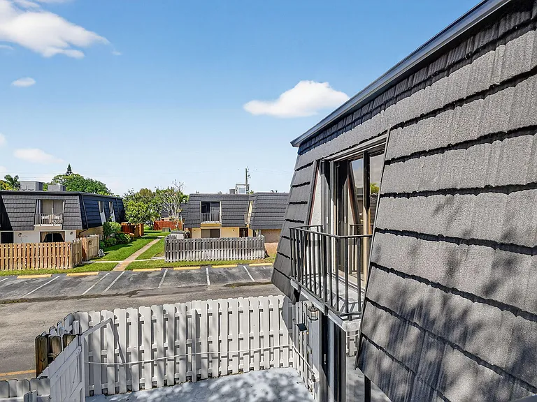 320 Woodland Rd — Photo 32