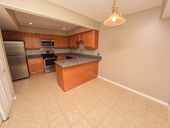5th image of 21 Rolling Hills Ct