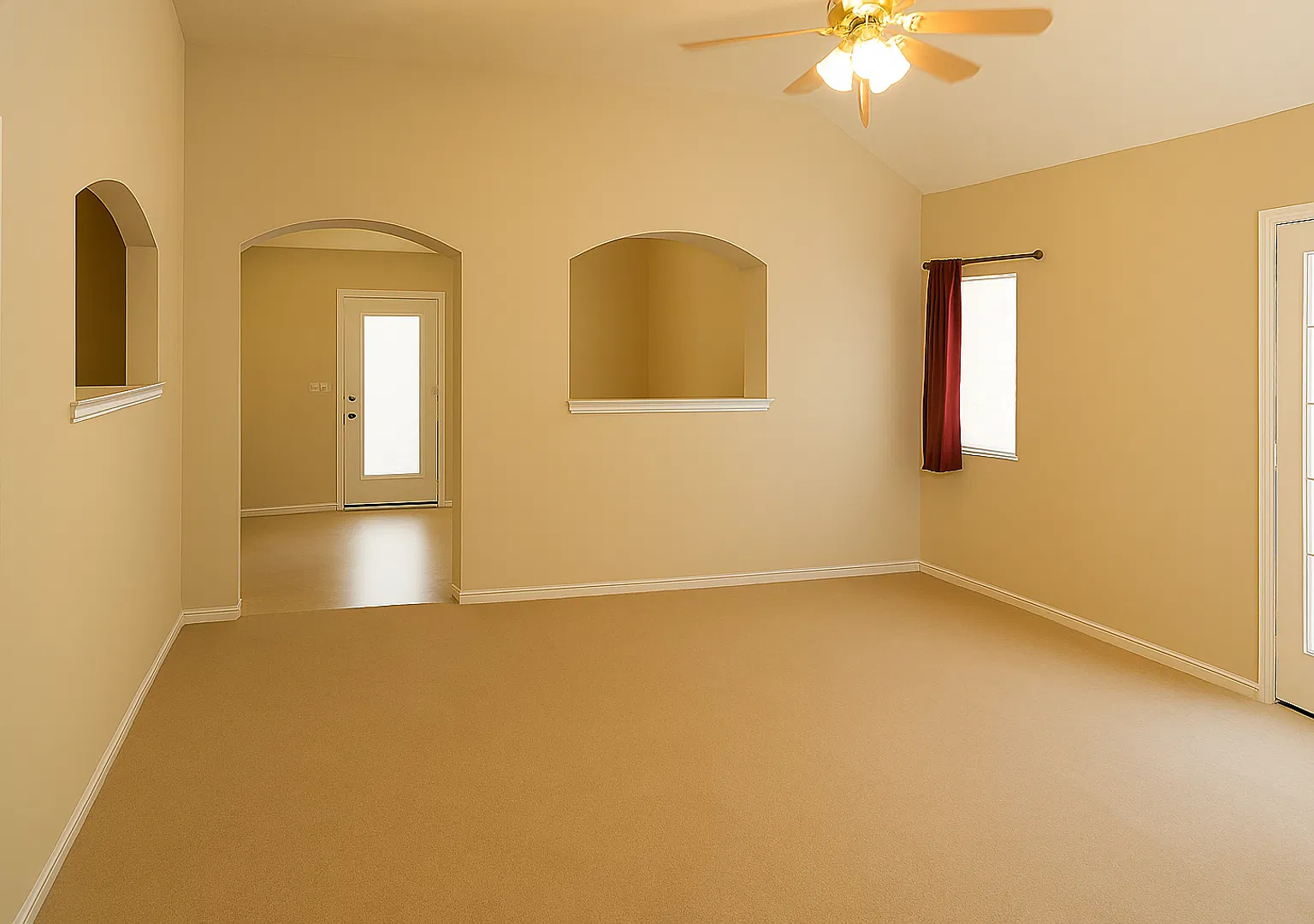3 Bedroom Home 2 bath fenced in yard — Photo 4