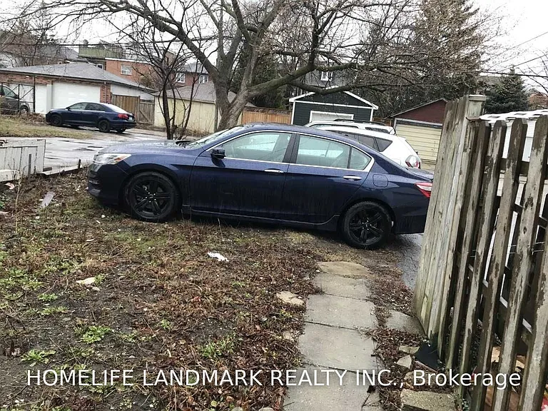 937 Dufferin St #UPPER — Photo 4