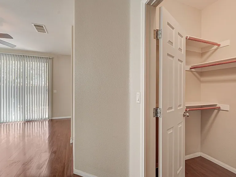 4421 Desert Home Ave — Photo 26