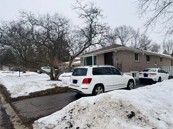 1 Ottawa Ct, Aurora, ON L4G 2Y6