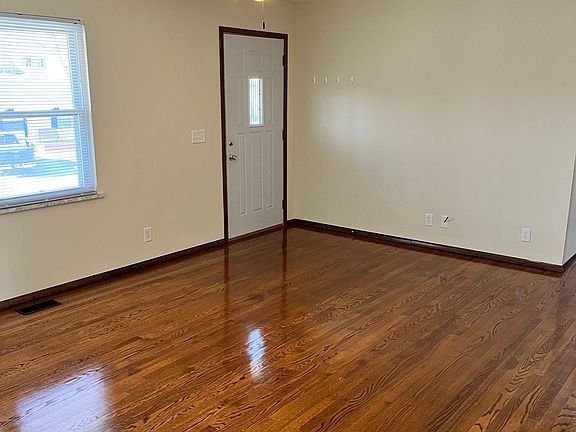 3rd image of 2605 Cypress Ave
