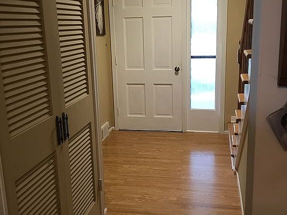 4th image of 1529 E Rosehill Dr