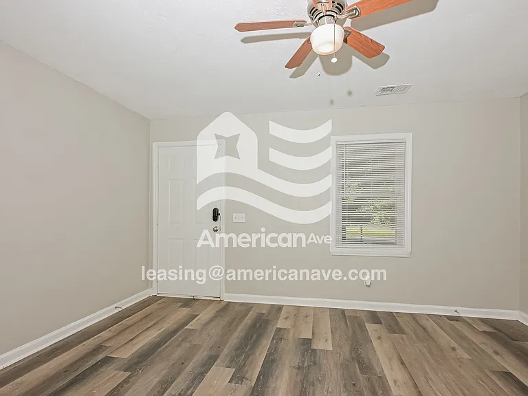 1237584_003_living_room_3.jpg