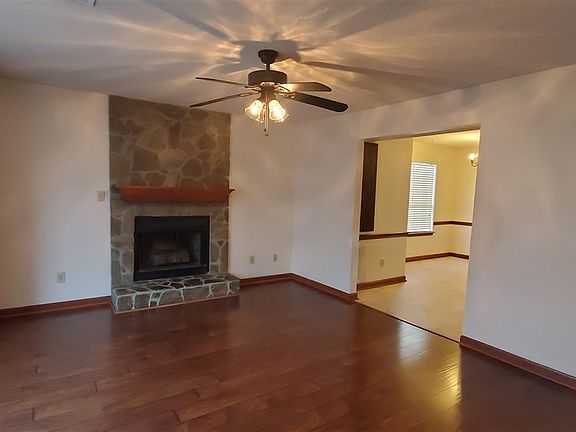 2nd image of 130 Carriage Hill Dr