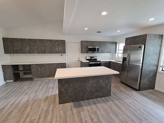 4th image of 940 Paseo Morella