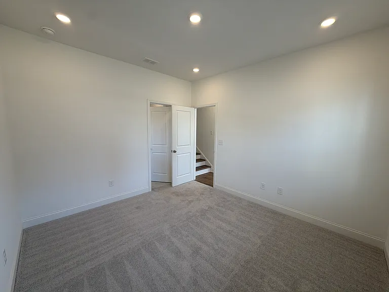 105 Prospect Ave — Photo 34