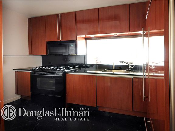 5th image of 150-156 W 56th St APT 4503