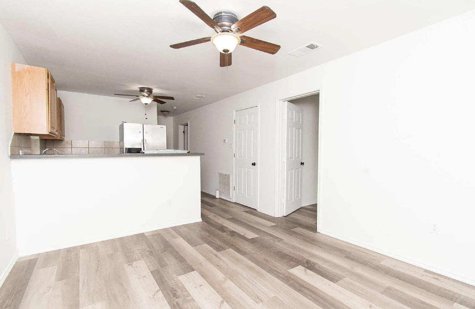 3 bed, 2.0 bath, 984 sqft, $1,125 — Photo 3