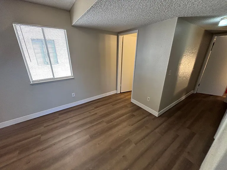 2205 N Jones Blvd — Photo 4