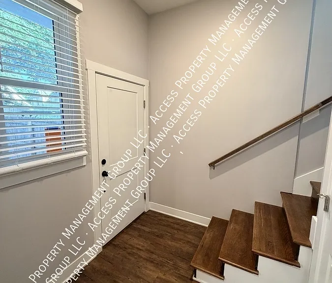 707 Livingston Ave NE #2 — Photo 3