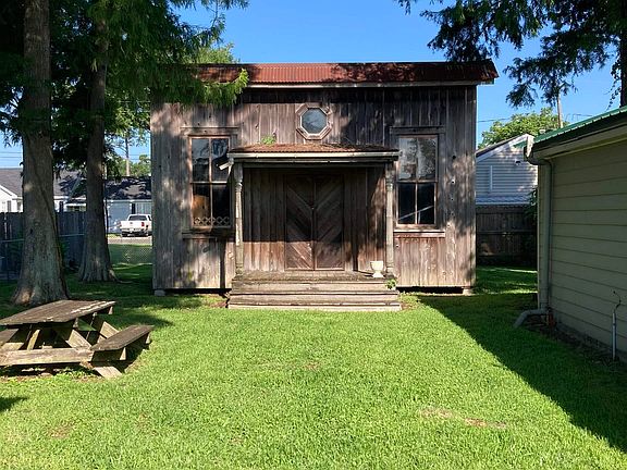 4th image of 542 Goode St