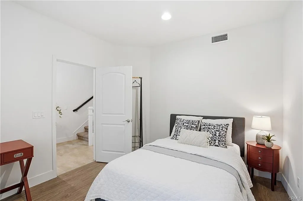 3 bed, 1862 sqft, $4,300 — Photo 4