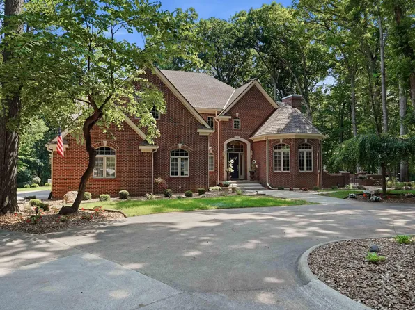 3180 Canyon Oaks Trl, Milford, MI 48380