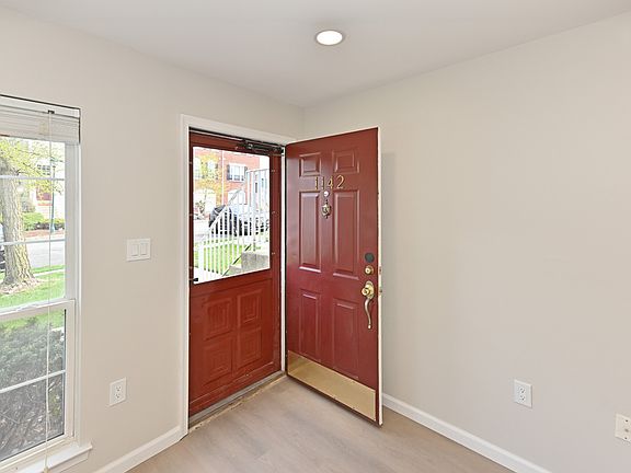 3rd image of 1142 Stafford St #1142