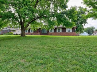 736 Park Ln, Moundridge, KS 67107