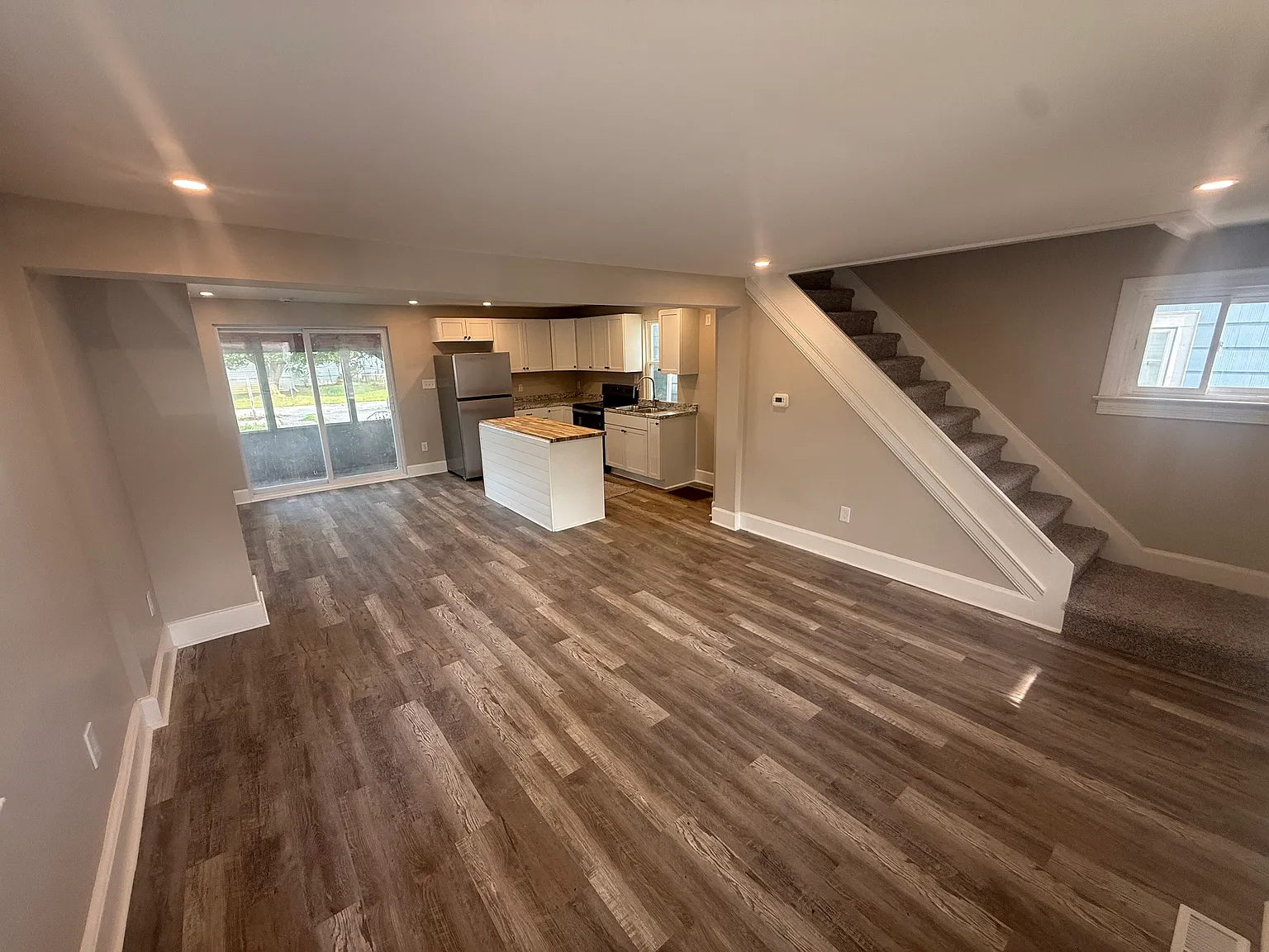 3 bed, 936 sqft, $1,750 — Photo 3
