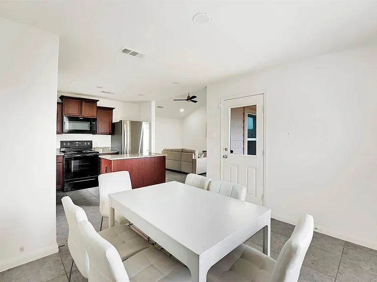 170 Kennedy Dr — Photo 10
