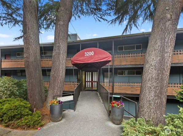 3200 W Commodore Way #210, Seattle, WA 98199