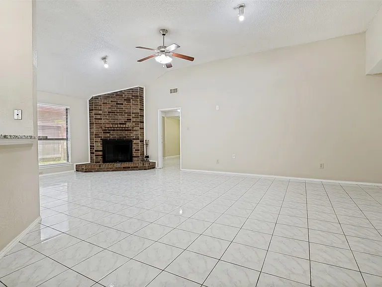 405 Myrtle Dr — Photo 7