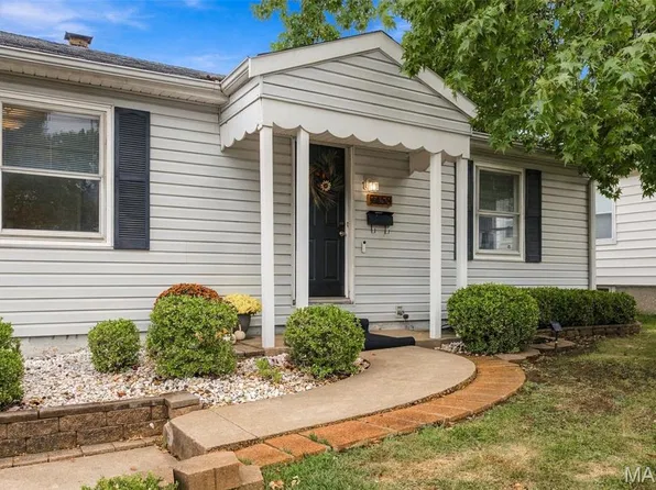 9458 Mackenzie Rd, Saint Louis, MO 63123