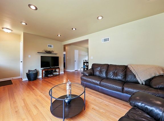 3rd image of 11051 Shelley Ct
