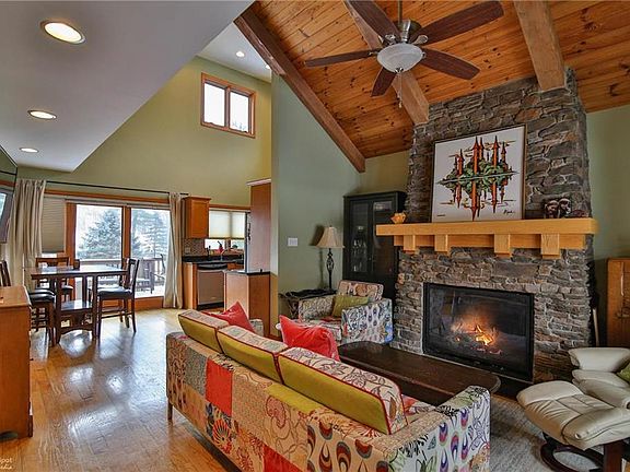 4th image of 10 Woodsbluff Ct
