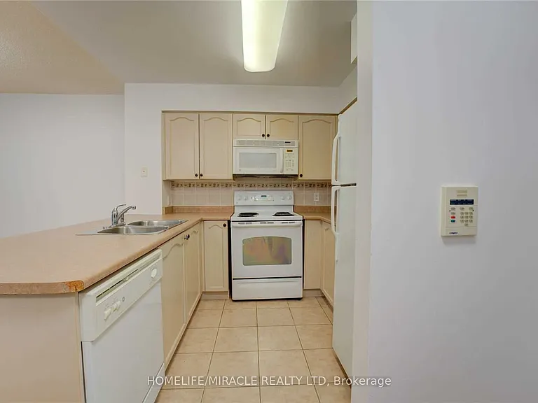 30 Grand Trunk Cres #1509 — Photo 10