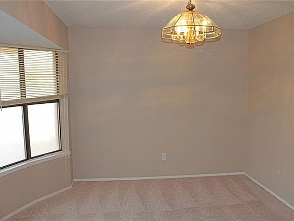 4th image of 3205 Oak Vista Dr