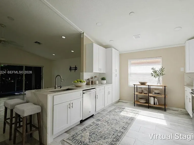 7577 Caprio Dr — Photo 6
