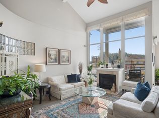 2 Renaissance Sq #401, New Westminster, BC V3M6K3