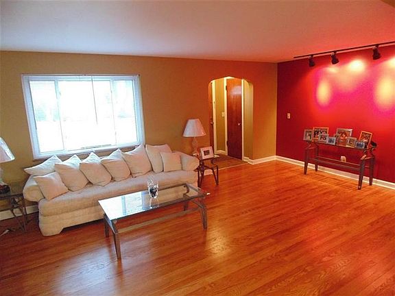 4th image of 2830 Byrneside Dr