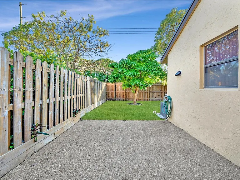12704 SW 71st Ter — Photo 23
