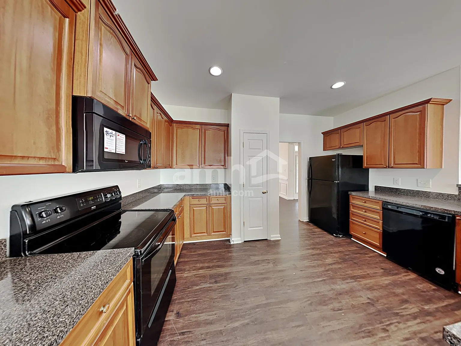 4 bed, 2.5 bath, 2346 sqft, $2,320 — Photo 3