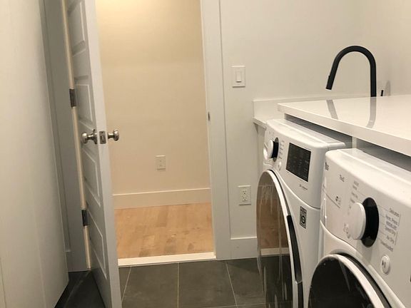 3rd image of 1004 Van Court Ave