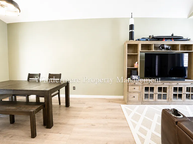 1087 NW Brinkley Ct — Photo 5