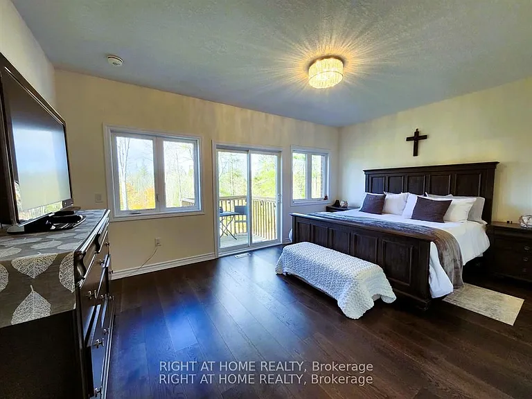 84 Diamond Valley Dr — Photo 28
