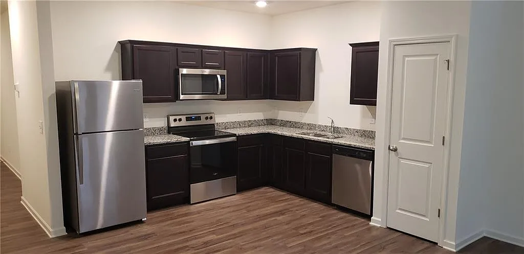 3 bed, 2.5 bath, 1386 sqft, $1,950 — Photo 4