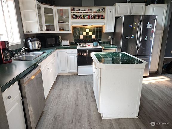 5th image of 117 W King Street