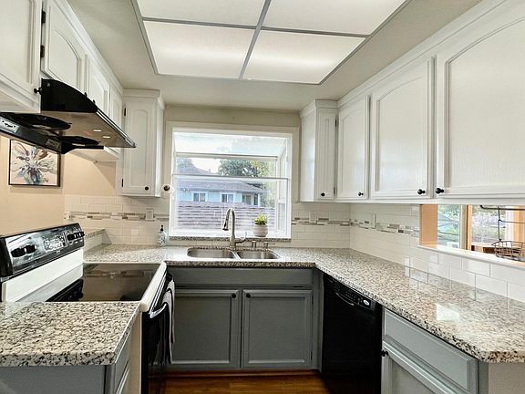 5th image of 1047 Delna Manor Ln