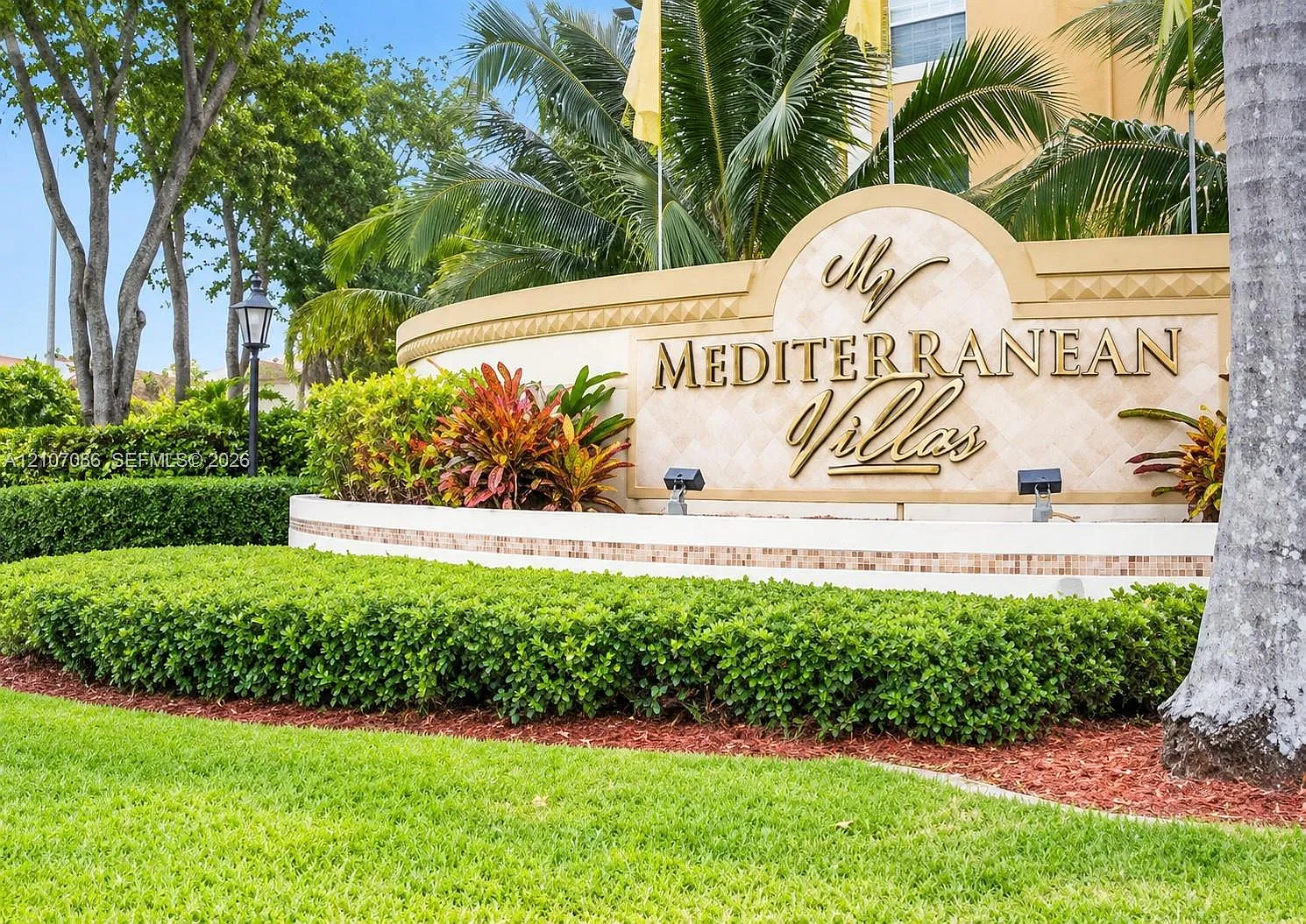 Mediterranean Villas Cond — Photo 1